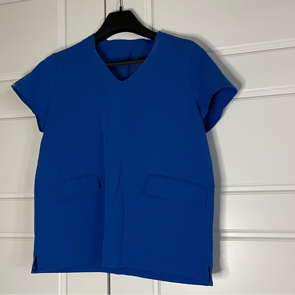 Figs Blue Fold over Two Pocket Scrub Top Size Medium